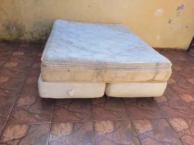 Cama box de casal tamanho queem