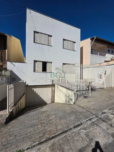 Excelente apartamento térreo á venda no bairro Jardim Centenário em Poços de Caldas MG.