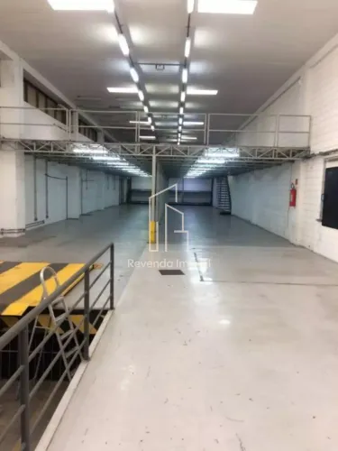 Galpão Comercial de Alto Padrão para Locação na Mooca, São Paulo-SP: 755m², 2 Banheiros e