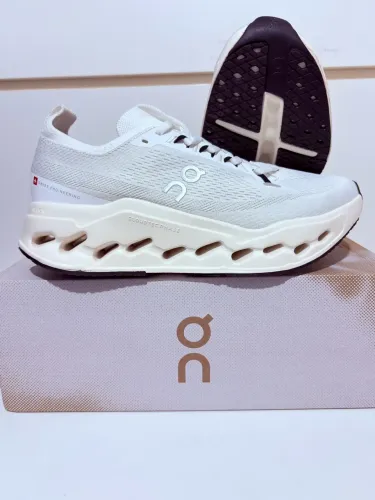 Tenis On CloudSurfer Max Branco