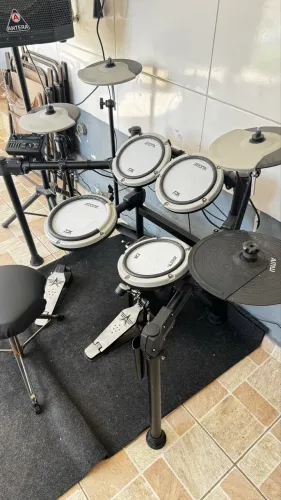 Bateria Eletrônica Aroma TDX-23 II 2 meses de uso