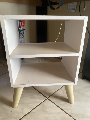 VENDE-SE MESINHA DE COLOCAR DO LADO DA CAMA