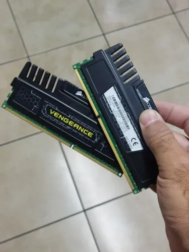 Memória RAM Corsair Vengeance 2x 4GB DDR3 1600MHz