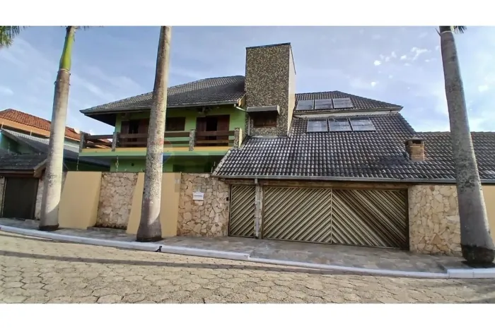 "Luxuosa Casa à Beira-Mar em Peruíbe para Alugar"