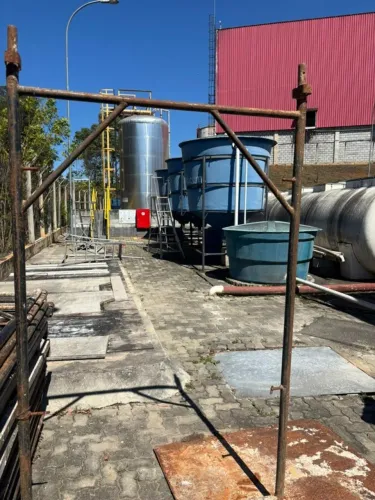 Andaime Fachadeiro usado - 2,0m compr. x 1,2m larg. x 2,1m alt.