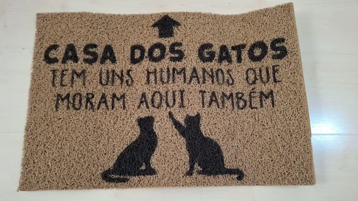Capacho a casa é dos gatos