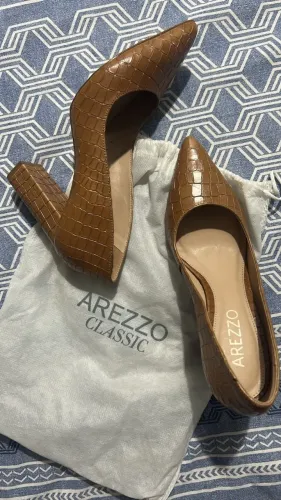 Scarpin Arezzo Classic Croco Marrom tam: 36/35 - USADO APENAS 1 VEZ