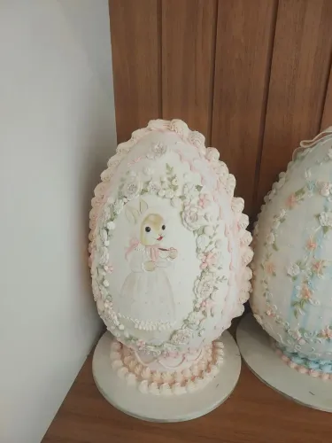 ovo de Páscoa decorativo em estilo vintage