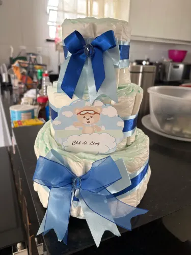 Lindo bolo para chá de fraldas 