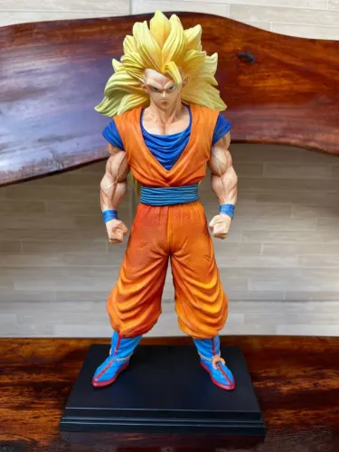 Action Figure Dragon Ball - Goku SJJ 3 32cm