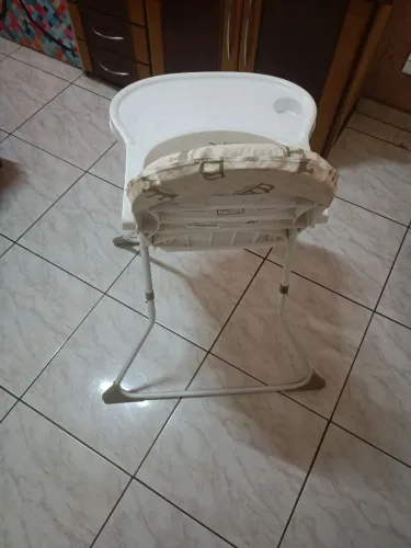 Cadeira de alimentação infantil