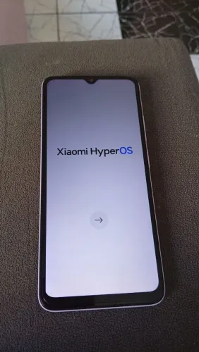 Vendo Xiaomi redmi 12c, 3 anos de uso, tem caixa, carregador, 6 capinhas, película +