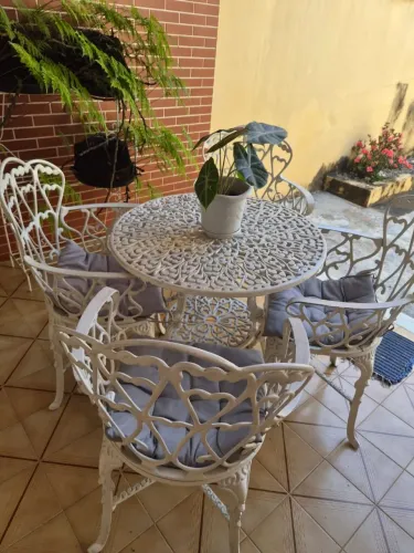 Conjunto mesa e 4 cadeiras jardim