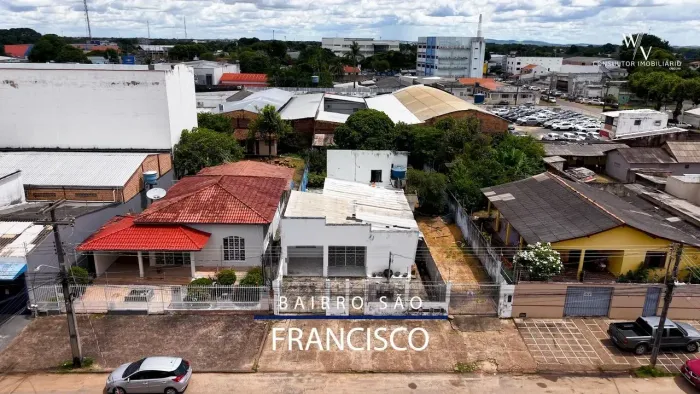 Amplo Terreno à Venda no Bairro São Francisco 716,49m²