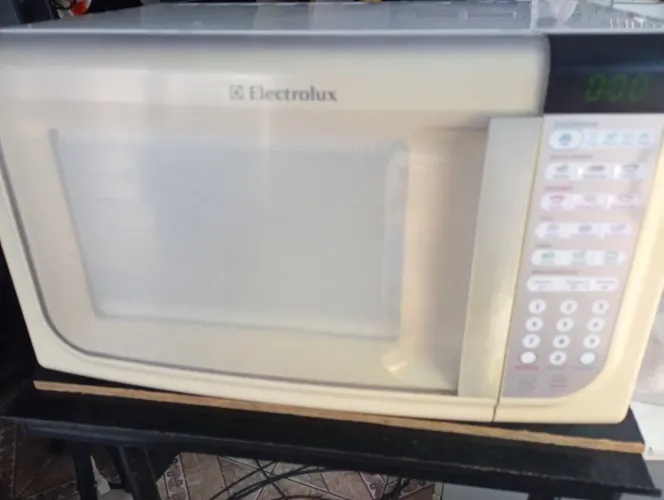 Microondas Eletrolux 31 Litros funciona bem!