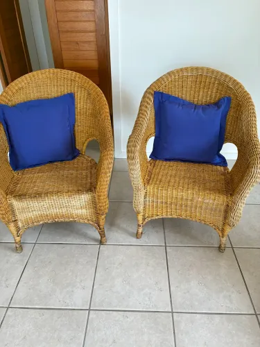 Vendo duas cadeiras de junco em bom estado, muito lindas