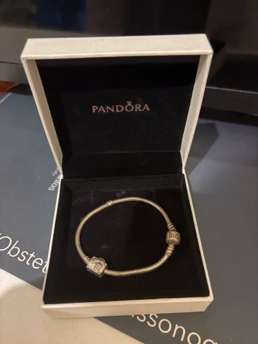Pulseira Pandora com pingente 