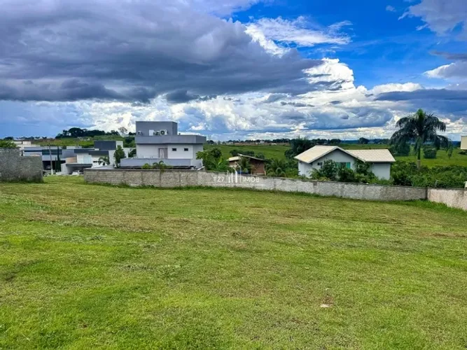 Lote em oportunidade no Condomínio Vale Verde, com 396,73 m², quitado e registrado.