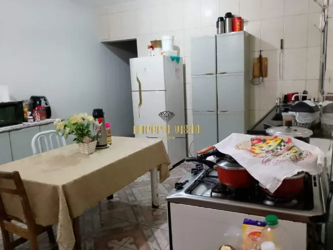 Casas á Venda com 3 Dormitórios no Bairro Jardim Leblon em Suzano- SP