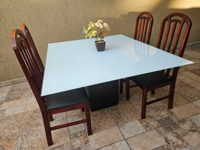 Mesa de vidro com 4 cadeiras, Entrego também!!