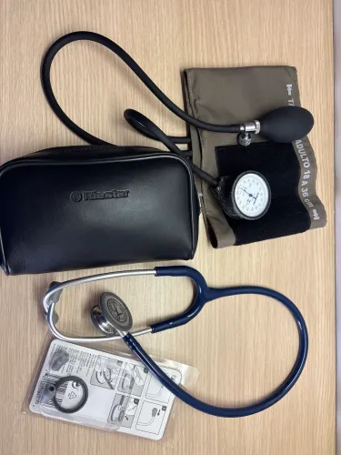 Estetoscópio Littmann Classic III e Estetoscópio Riester