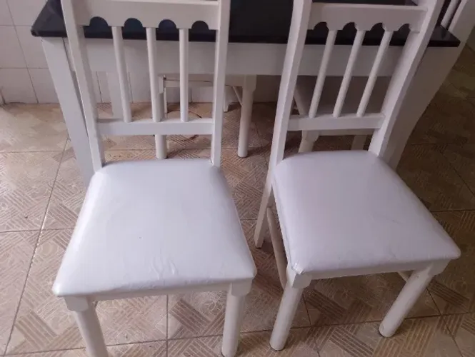mesa com 4 cadeira