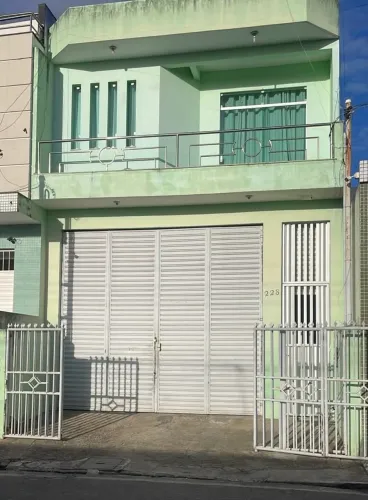 Alugo prédio com garagem e primeiro andar em Itabaiana próximo a pão e mel 