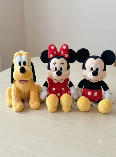 Pelúcias Disney 20cm (Mickey, Minnie e Pluto) - R$ 45 cada ou 3 por R$ 110!