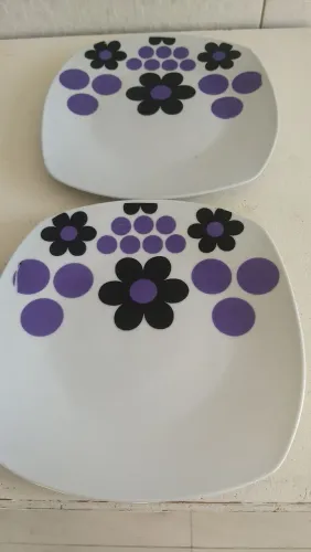 Pratos  rasos de cerâmica branco com detalhes em floral 19 x 19 cm 
