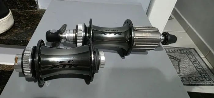 Par Cubos Shimano XTR - ( diant 15mm/tras 9mm )