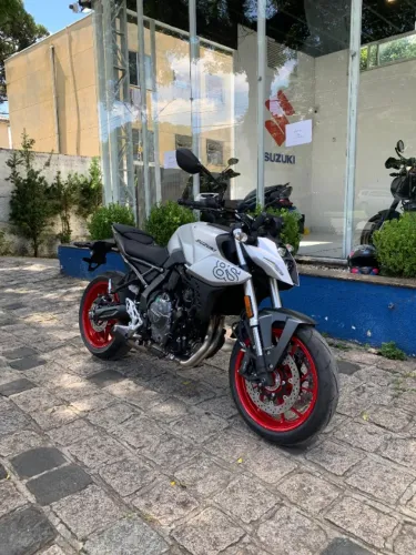 SUZUKI GSX-8S 2026