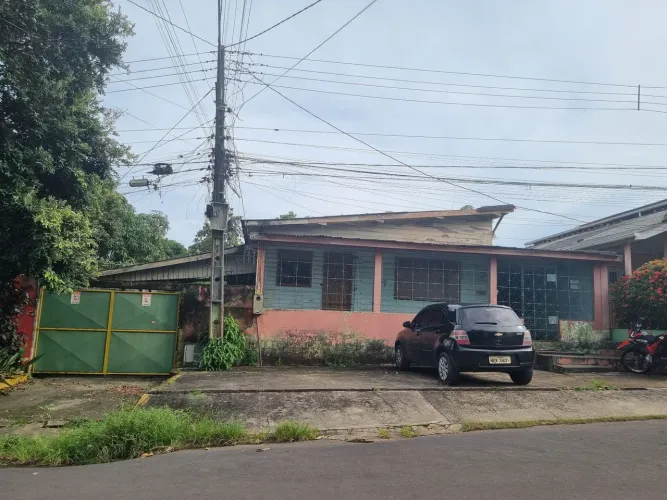 Casa Excelente Localização na divisa dos bairros Trem, Santa Rita e Buritizal 