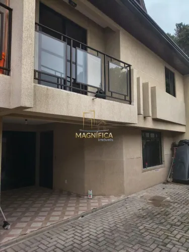 Sobrado Alto Padrão 180m² | 4 Quartos | Suíte no Térreo | Ático de 45m² | Uberaba