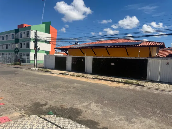 ALUGA-SE CASA AMPLA COM PONTO COMERCIAL INDEPENDENTE - PEREIRA LOBO