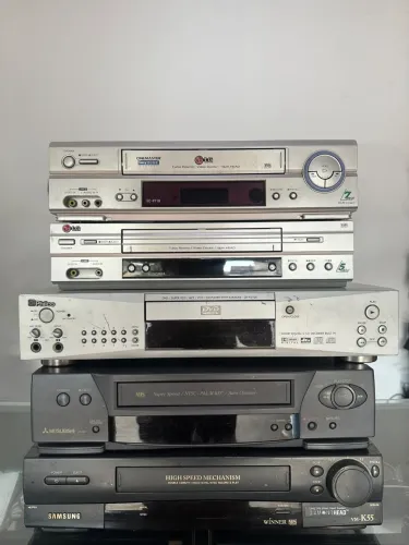 Lote 4 videos cassetes e um DVD