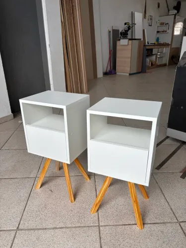Mesinha de cabeceira 