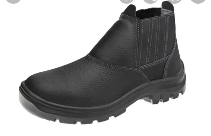 Vendo essa. Bota número 41