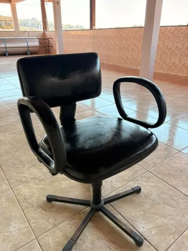 Cadeira giratória para salão - ganhe cadeira fixa
