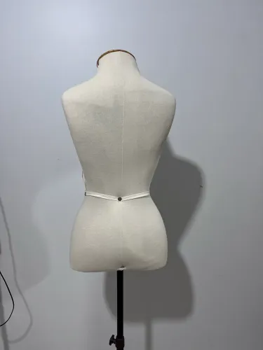 Manequim semi novo