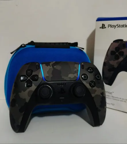 Controle PS5 DualSense Camuflado + Case de Transporte