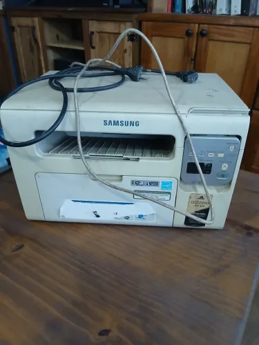 Impressora Samsung a laser com defeito.