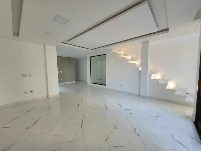 Casa em Rua Irmã Eufêmia - Santa Rosa - Belo Horizonte/MG