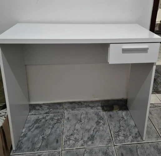 VENDO - Escrivaninha branca com gaveta
