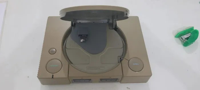 PS1 FAT COM PICOSTATION CARCAÇA AMARELADA