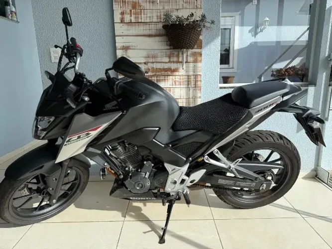 Moto CB 300 Twister em estado de nova 