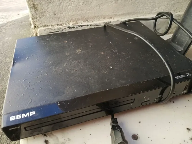 R$100 Um dv semp toshiba + CDs e DVDs 