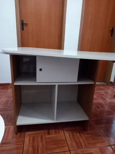 Mesa regulável e cadeira para estudos ou home office