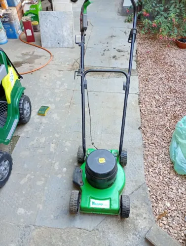 Vendo máquina de cortar grama 