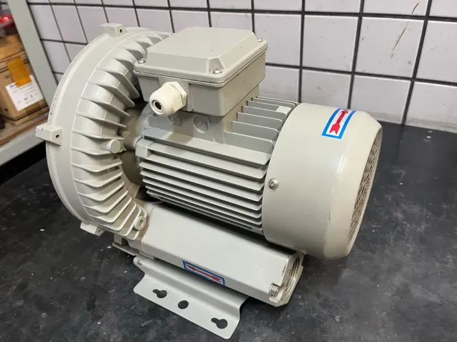 Compressor radial trifásico 230/380 volts 0,9 m³/min 1200 mmca