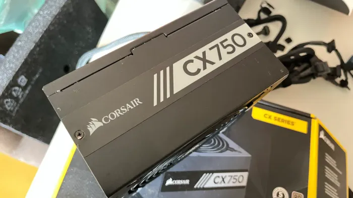 Fonte Corsair CX750